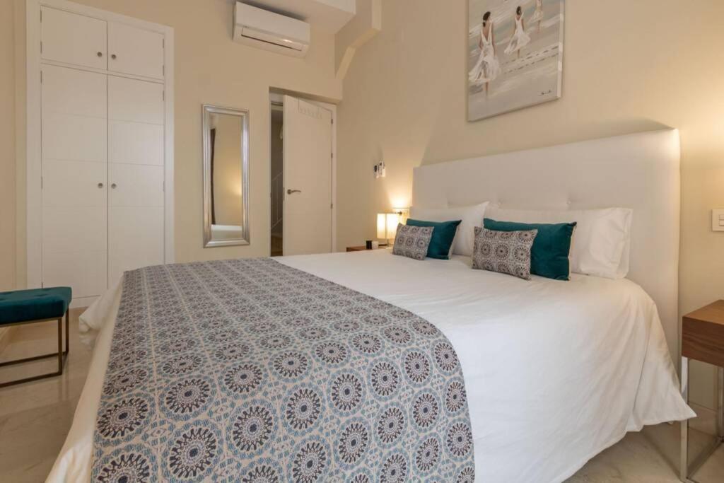 Lumbreras Deluxe Suite By Valcambre Sevilla Bagian luar foto